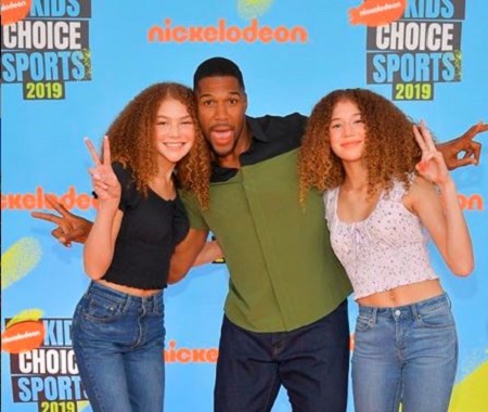 Isabella Strahan (Right), With Her Twin Sister Sophia Strahan (Left) and father Michael Strahan at Nickelodeon 