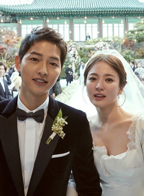 Song Joong-Ki with his beautiful ex-wife, Song Hye-Kyo, at their wedding on October 31, 2017.