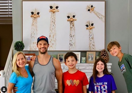 Joshua Snyder and Angela Kinsey with their three kids