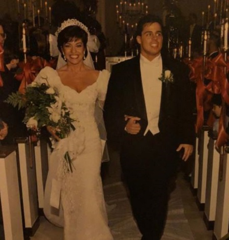 The journalist Robin Meade and Tim Yeager tied the wedding knot on November 6, 1993,