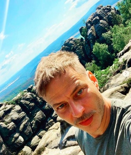  Tom Wlaschiha's Leading a Single Life Without Partner