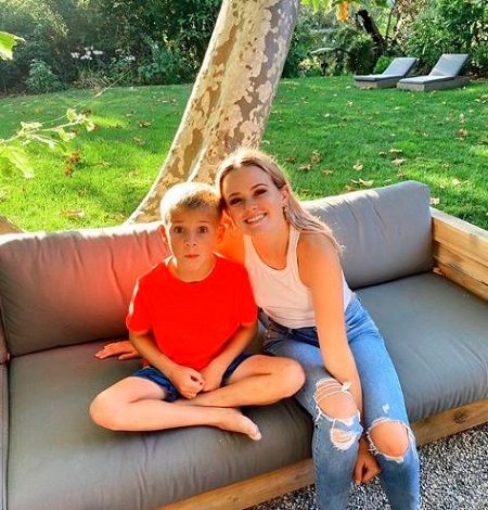 Aged, 7, Tennessee James Toth With Her Beautiful Mother, Reese Witherspoon