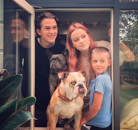 Tennessee James Toth With His Two Big Siblings, Ava & Deacon Phillippe