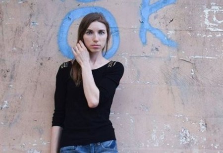 Lindsay Mills is an acrobat and blogger.