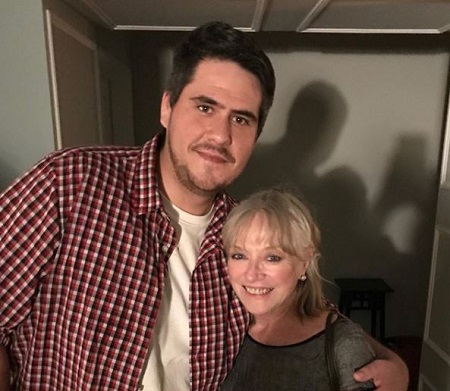  Veronica Cartwright shared a son named Dakota Compton with late. Richard Compton.