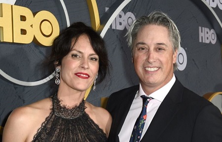 The actress Annabeth Gish and the stunt performer Wade Allen are dating since 2001.