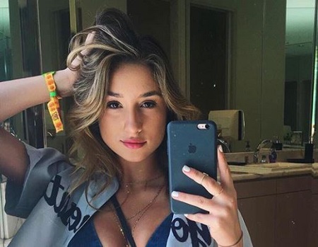 Savannah Montano has an estimated net worth of around $300 thousand.