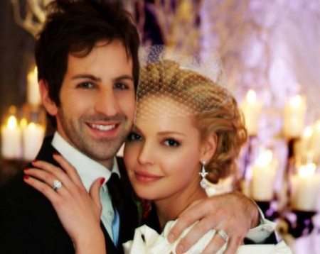 Katherine married singer, Josh Kelley in 2007.