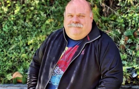 Kevin Chamberline, an opnely gay actor is not married yet.