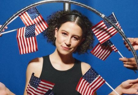Ilana Glazer is a proud queer.