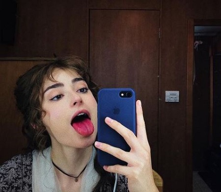 The Satellite Award-winning actress, Ellise Chappell has an estimated net worth of around $400 thousand.