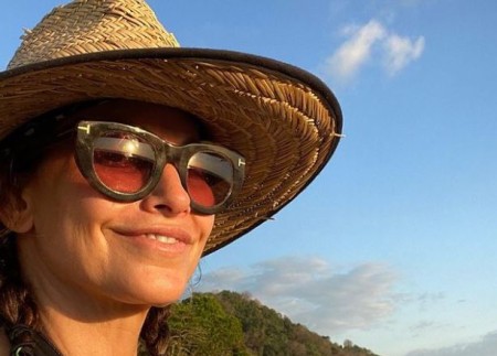 Gina Gershon's net worth is $10 million.