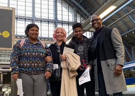 Azriel Crew's parents, brother Isaias Samuel Crews (second from right), and sister Wynfrey Crews (left).