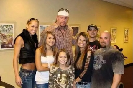 Kaia Faith Calaway With His Siblings and Parents