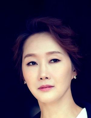 portrait photo of Bae Hae-sun 