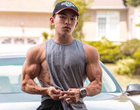 Tristyn Lee's net worth is $500,000.