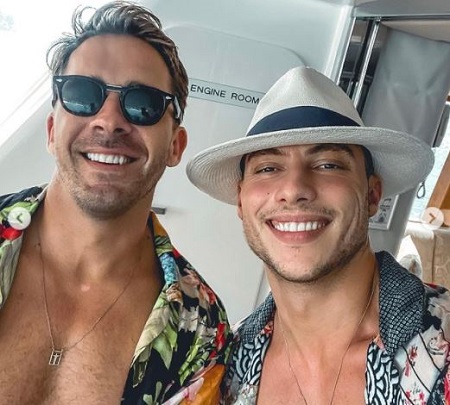 he Australian gay couple Hugh Sheridan (left) and Kurt Roberts (right).