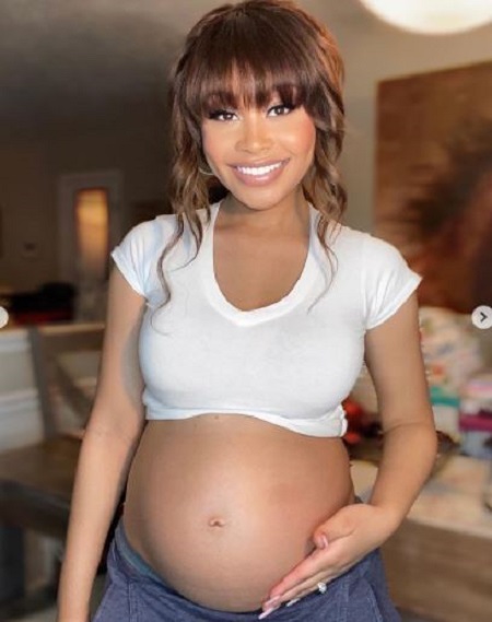  Evvie McKenny is expecting her first child with Everett Anderson.