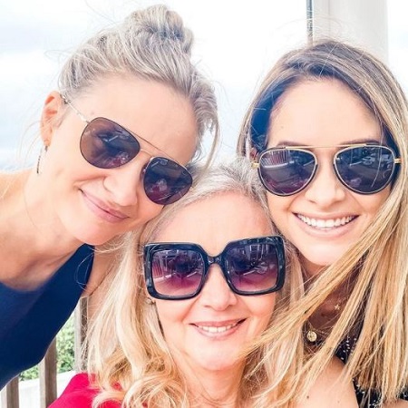 Danielle Swart (right) with her mother, Alida Swart (middle), and sister, Nadya Swart (left).