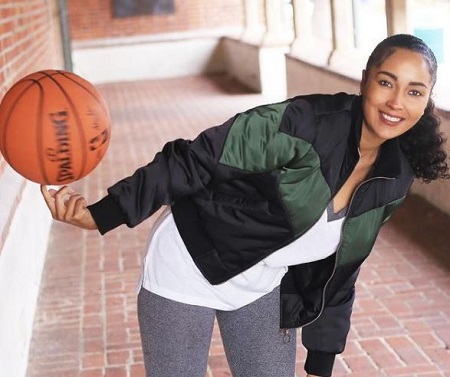 The former Harlem Globetrotters player, Tammy Brawner is living a single life.