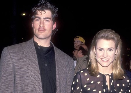 The American actress Cynthia Geary is married to her boyfriend-turned-husband, Robert Coron since 1994.