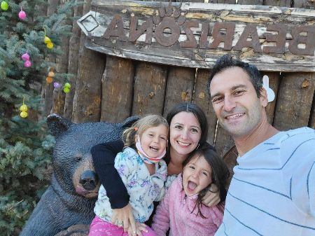 Maya Krampf at vacation with her two daughters and husband.