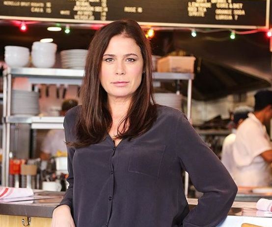 The News Radio actress Maura Tierney is living a single life. 
