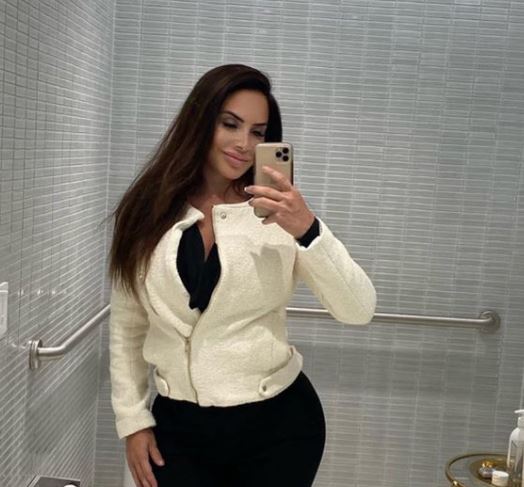 Nikki Giavasis currently lives a single life.