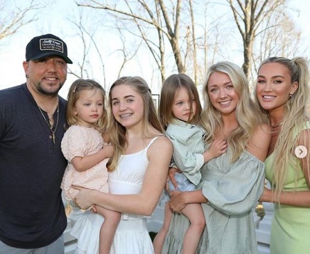  Jason Aldean with his second wife Brittany (right), and children, Keeley, Jendyl, Memphis, and Navy Rome.