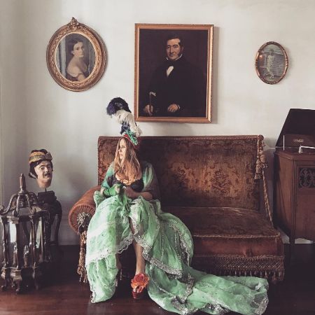 Jennifer Coolidge spends her spare time in her New Orleans-based old mansion. Why Jennifer does not have children?