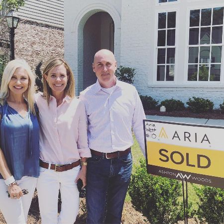 Stacey Elgin with her happy clients after selling the house.