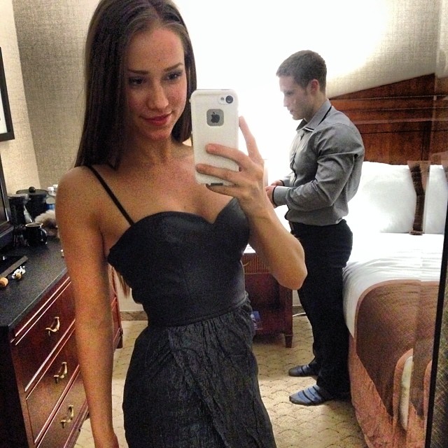 Jeff Nippard previous dated a professional bikini competitor and IPF powerlifter, Robin Gallant from 2014 to 2016. How old is Robin? What is his age?