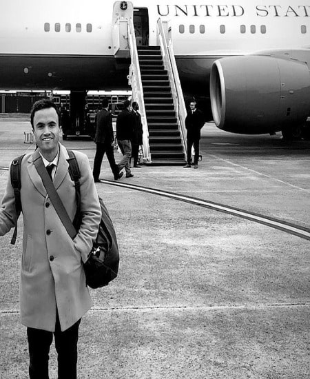 Kevin Cirilli loves traveling when Bloomberg News pays for it. How much salary does Kevin earn at Bloomberg News?