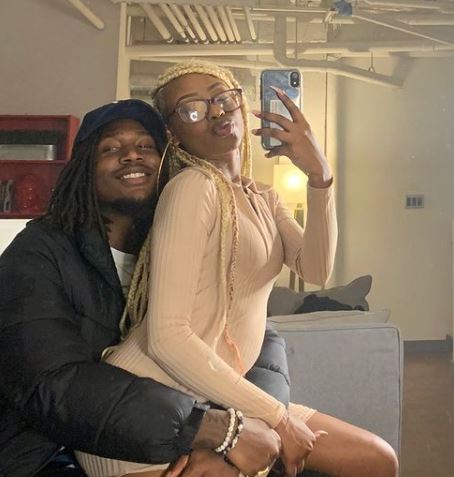 The singer Leah Jenea posed with her love partner. 