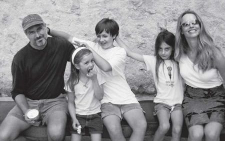 Erin Sienna Jobs spending quality time with her parents and siblings. What does Erin do for a living?