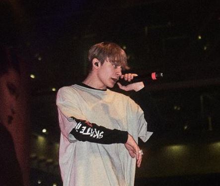 The singer, rapper Leondre Devries lives a single life. 