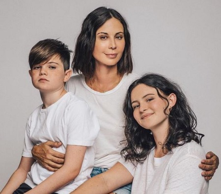  Gemma Beason with her mother Catherine Bell and brother Ronan Beason.