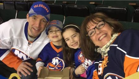 Steve Michalik's wife, Thomasina Michalik is enjoying a lovely moment with their son, Steven Andrew Michalik and their two grandchildren. What was the cause of Steve's death?