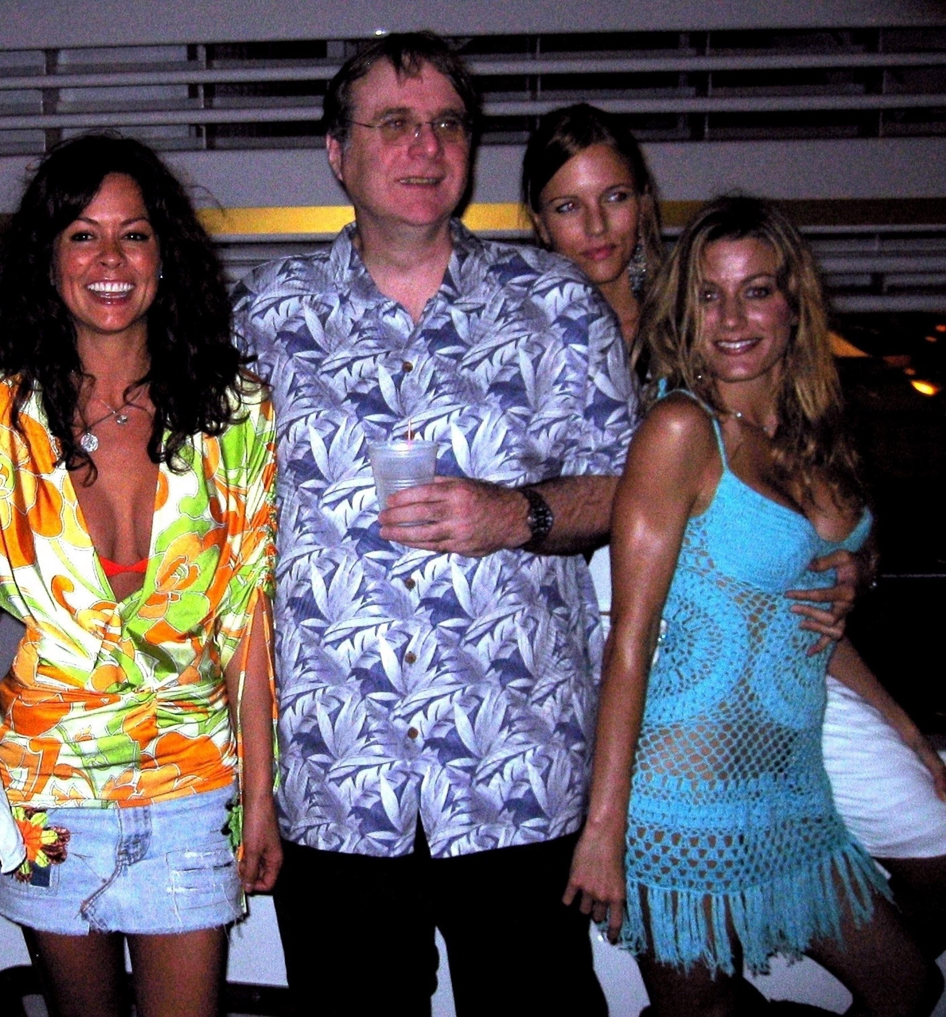 Paul Allen never married in his life, but romantically involved with many high profile women. Who is handling Paul's billions of net worth?