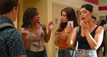 Aitana Rinab as Zoe on Never Have I Ever