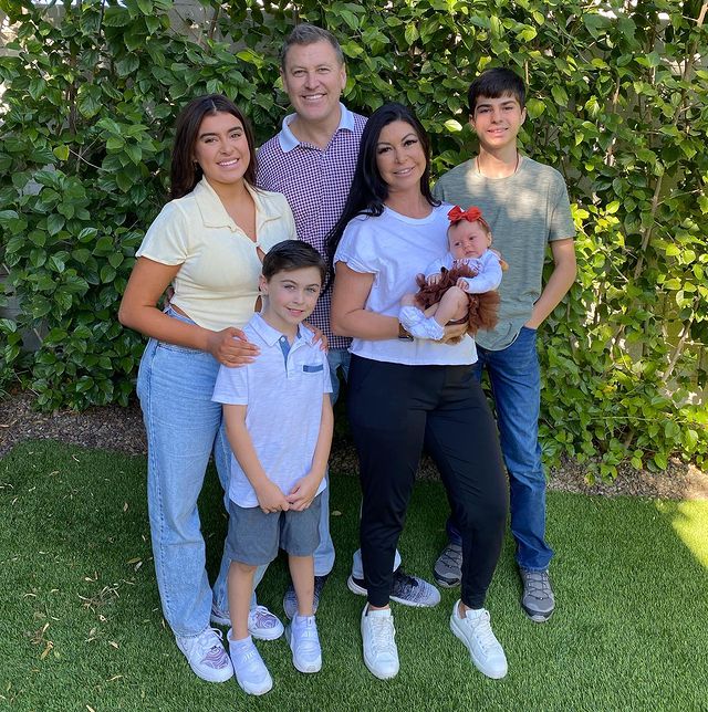 Kira is wearing white and black inner with white nike shoes. 