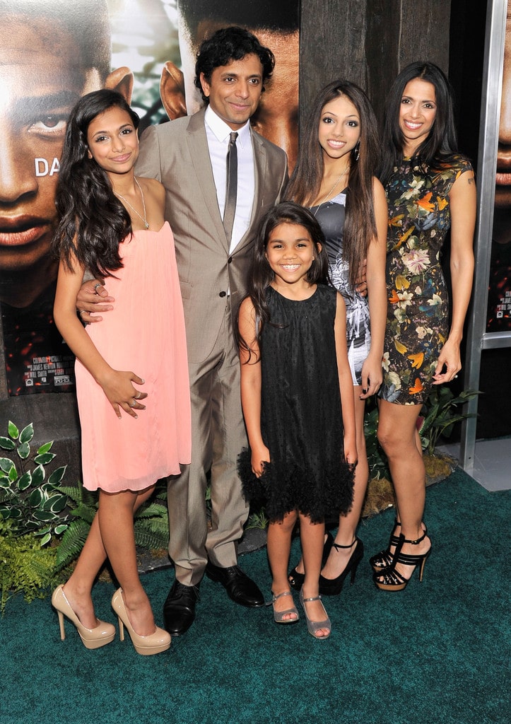 Bhavna Vaswani and her husband M. Night Shyamalan and her daughter  Shakela Shyamalan, Ishani Shyamalan, Shivani Shyamalan. in a frame.