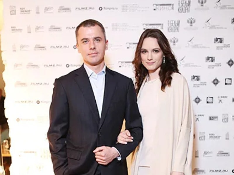 Viktor Petrenko with his wife Nina Melnik in a frame