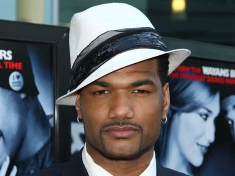 Damien Dante Wayans wearing white hat
