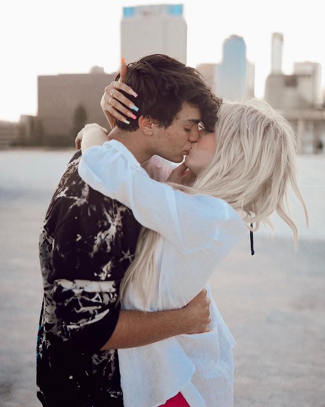 Elliana Walmsley with her boyfriend Jantzen Ramirez kissing each other