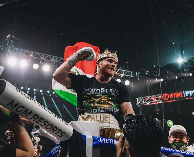 Picture of  Saúl Adiel Alvarez's father Canelo Alvarez posing for a photoshoot wearing crown