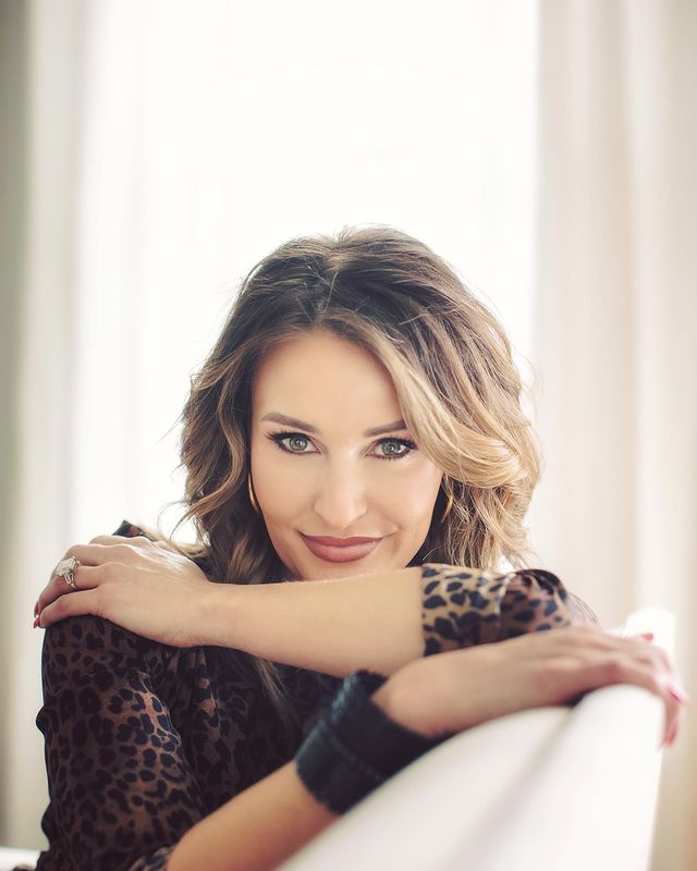 Skylene Montgomery posing for her Instagram feed by wearing spotted outfit.