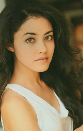 Picture of Yasmine Al-Bustami looks beautiful in her white dress with long hair