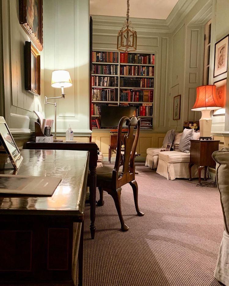 Picture of Rosanna Lockwood's bedroom 