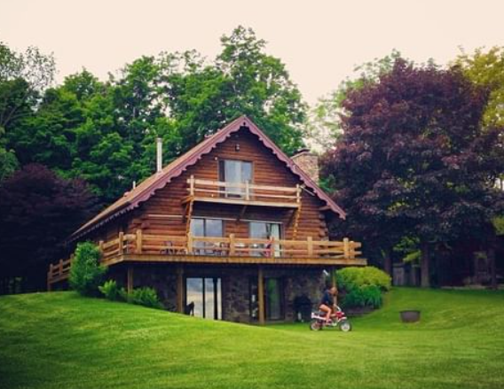 Screenshot of Nicole Zaloumis's farmhouse